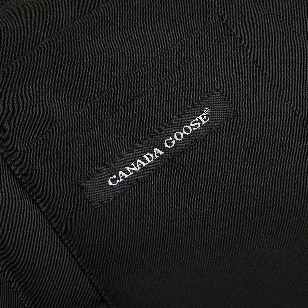 P360 Black] Canada Goose Canada Goose#Freestyle Crew 4154M Men’s and Women’s Vest Down# ➖ Genuine synchronous anti-counterfeiting chip sensor! ➖ Imported Behringer embroidery machine to customize 10,000-needle embroidery logo! ➖ Imported 21-count polyester-cotton blended original fabric, using Feather-Light 10D waterproof coating fabric, made of 84.5% polyester fiber and 15.5% cotton, 100% the best feel in the entire network! ➖ The genuine official website uses the national standard 80 white duck down, and will never be misled by false claims such as 90 down or goose down! ➖ 100% nylon nylon lining with double double-layer sealing design to prevent velvet from running away. Top-grade polar fleece is used in the collar and pockets to keep warm and comfortable! ➖ Yoshida YKK provides original custom-made electroplated sliders. YKK two-way lockable zippers are tight and smooth and will not peel off paint! ➖ 3M composite original Velcro is durable, and all accessories and hardware are disassembled and customized! ⛔No slander, no exaggeration, no need for too much copywriting, because it is focused, it is professional!  SIZE: XS S M L XL XXL